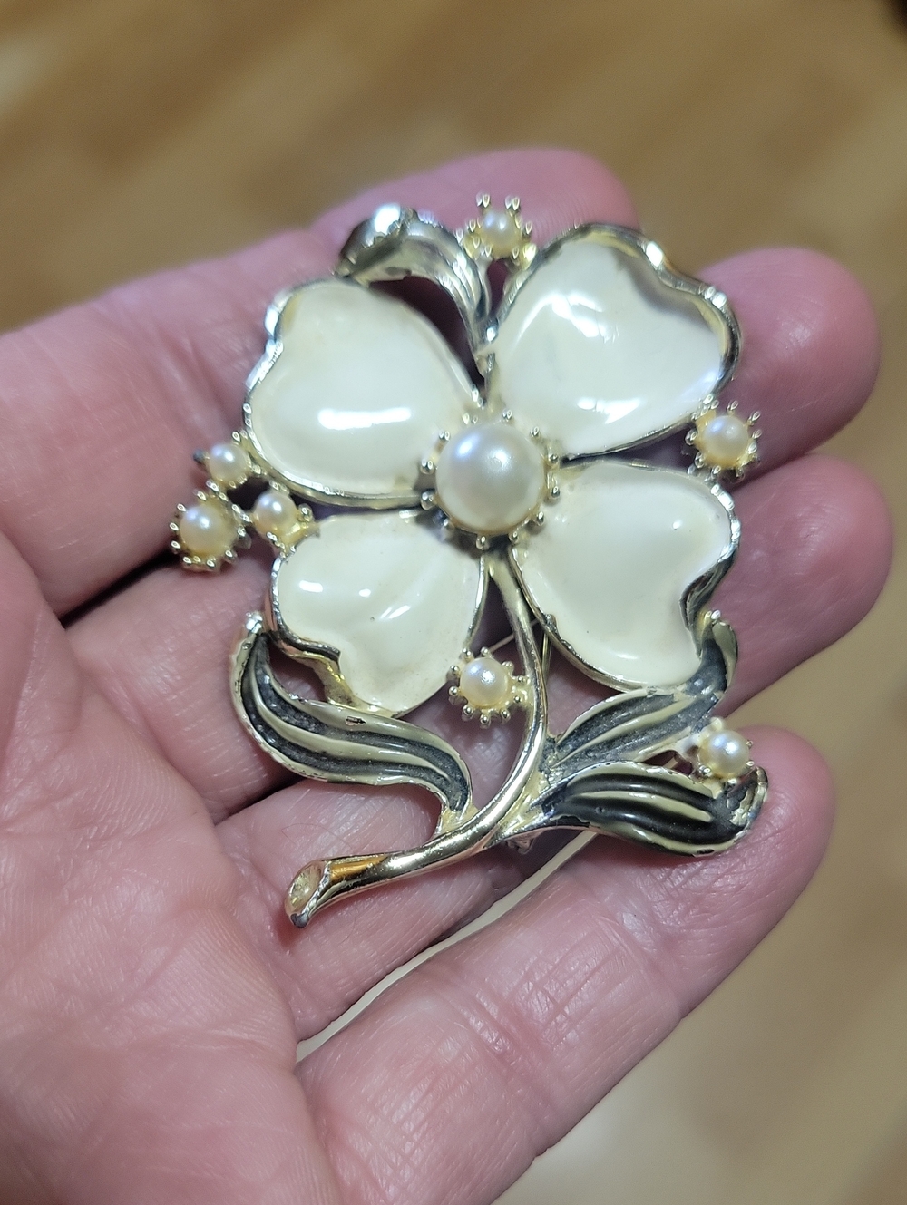 Pearl & Cream Enamelled Flower Brooch Pin - Women's Jewelry